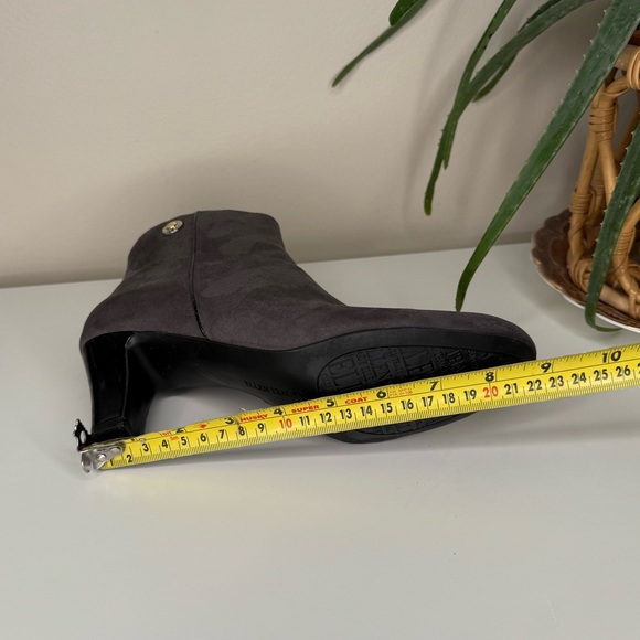 Ellen Tracy Grey Faux Suede Ankle Boots Women’s 7.5M Kitten Heel Zip Booties - Picture 12 of 13